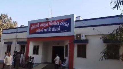 મોરબી: રંગપર - જેતપર રોડ પાસે નજીવી બાબતે આધેડ સહિત બે વ્યકિતને બે શખ્સોએ લાકડી, પાઇપ વડે હુમલો કર્યો