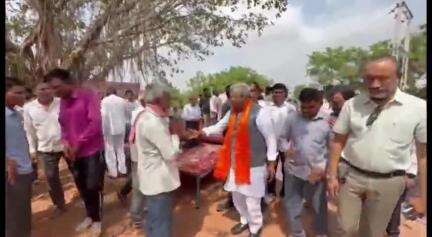 મોડાસા: મંત્રી ભીખુસિંહજીનો મારુ ગામ મારો પરિવાર પ્રથમ સંકલ્પ,નવા અભિગમ સાથે ગાજણના પાદરે બેઠક યોજી જનતાના પ્રશ્નો સાંભળયા