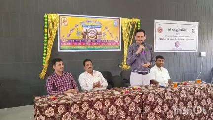 વઢવાણ: શહેરના એમપી શાહ કોમર્સ કોલેજ ખાતે ભૂતપૂર્વ વિધાર્થીઓનું સંમેલન યોજાયું