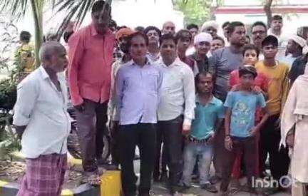 टांडा: बसखारी में तालाब में मिट्टी पटाई का विरोध करने वाले को पुलिस ने किया गिरफ्तार, सैकड़ों ग्रामीणों ने थाने का किया घेराव