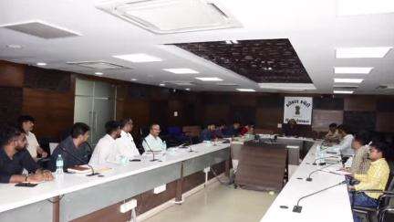 ગોધરા: જિલ્લા સેવાસદન કચેરી ખાતે જિલ્લા માર્ગ સલામતી સમિતિની બેઠક યોજવામાં આવી હતી.