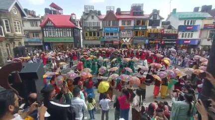 शिमला शहरी: शिमला ग्रीष्मोत्सव के प्रथम दिवस बेटी बचाओ, बेटी पढ़ाओ अभियान की थीम पर शिमला में महानाटी का आयोजन