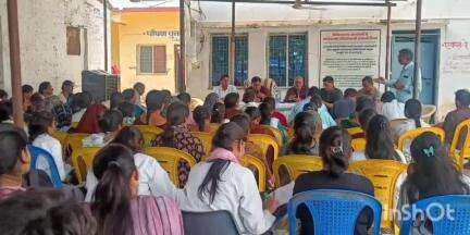 गंधवानी: सामुदायिक स्वास्थ्य केंद्र गंधवानी में समीक्षा बैठक का आयोजन, CHMO भी शामिल हुए