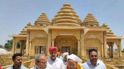 ਅੰਮ੍ਰਿਤਸਰ 2: ਰਵਿੰਦਰ ਹੰਸ ਪੰਜਾਬ ਸਰਕਾਰ ਵਿੱਚ ਡਾਇਰੈਕਟਰ SC ਲੈਂਡ ਫਾਇਨਾਂਸ ਕਾਰਪੋਰੇਸ਼ਨ ਵਜੋਂ ਨਿਯੁਕਤ ਹੋਣ ਤੇ ਵਾਲਮੀਕੀ ਤੀਰਥ ਹੋਇਆ ਨਤਮਸਤਕ