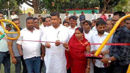 अमरपुर: भवन निर्माण मंत्री ने अमरपुर प्रखंड मुख्यालय में ओपन जिम का उद्घाटन किया