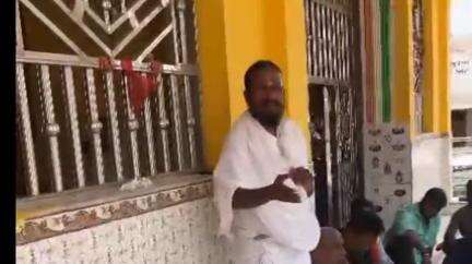 कौआकोल: दुर्गा मंडप परिसर में रविवार को बैठक का आयोजन किया गया, शहीद मनीष कुमार को सम्मान देने पर नेताओं पर उठाए सवाल
