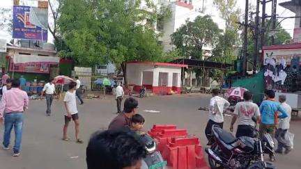 छतरपुर नगर: छत्रसाल चौक पर सिलेंडर में लगी आग, अफरा-तफरी मची