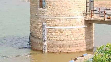 વઢવાણ: સુરેન્દ્રનગર વઢવાણ રતનપર શહેરી વિસ્તારમાં 5 દિવસથી પાણી ન મળતા મહાનગરપાલિકાની બેદરકારીથી સ્થાનિક લોકોમાં રોષ
#Jansamasy