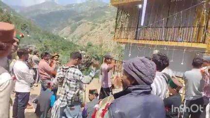 जुब्बल: बदियार (नंदपुर) प्राण प्रतिष्ठा में हजारों की संख्या में पहुंचे लोग, देवी-देवताओं का लिया आशीर्वाद