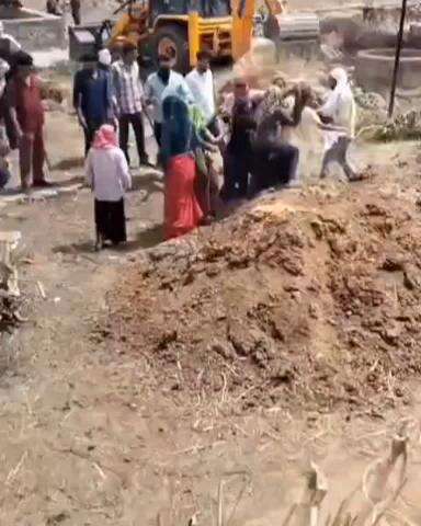 जयपुर: बस्सी थाना इलाके के बिराजपुरा गांव में जमीन को लेकर दो पक्षों के बीच झगड़ा होने का मामला सामने आया