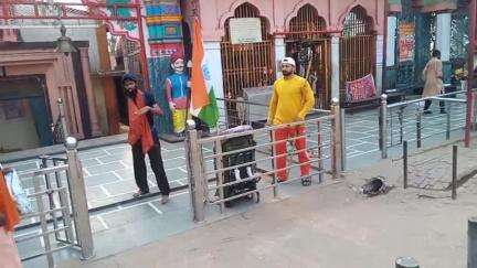 पैदल यात्री पहुंचा जनपद बागपत पगुफा वाले बाबा मंदिर