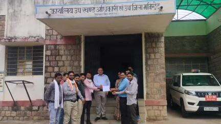 शाहबाद: उपखंड कार्यालय पर पटवारियों ने तहसीलदार के अभद्र व्यवहार व कार्यशैली के खिलाफ जिला कलेक्टर के नाम सौंपा ज्ञापन