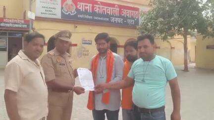 जलेसर: हिंदू एकता समूह के संस्थापक के नेतृत्व में DM के नाम 4 सूत्रीय मांगों को लेकर अवागढ़ थाना प्रभारी को सौंपा गया ज्ञापन