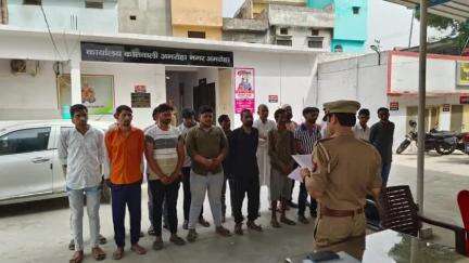 अमरोहा: अमरोहा नगर के कोतवाल पंकज तोमर ने 50 से अधिक शातिर अपराधियों को बुलाकर दी चेतावनी, बोले- अपराध हुआ तो खैर नहीं