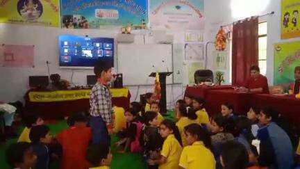 चमोली: ग्वाड़ देवलधार इंटर कॉलेज में आयोजित भारतीय भाषा समर कैंप में बाल कवि कार्तिक तिवाड़ी ने गढ़वाली भाषा विकास पर दिया जोर