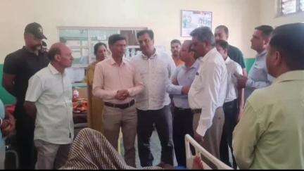 हमीरपुर: राजकीय हाई स्कूल खुथड़ी के कार हादसे में घायल बच्चों का हाल-चाल जानने विधायक सुरेश कुमार पहुंचे मेडिकल कॉलेज हमीरपुर