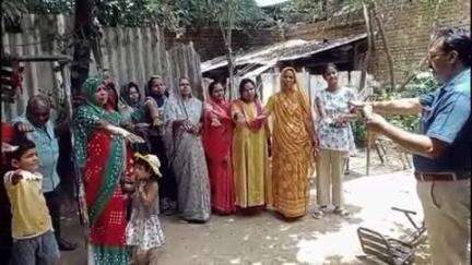 सोहागपुर: वार्ड नंबर-27 में नगर पालिका की टीम ने 'विश्व तंबाकू निषेध दिवस' को लेकर स्थानीय लोगों को दिलाई शपथ