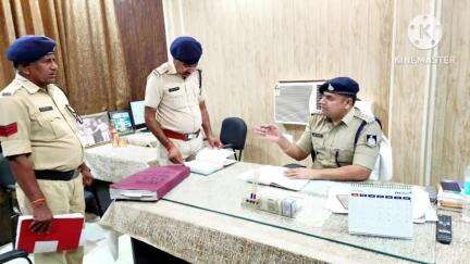 पिछोर: पिछोर एसडीओपी प्रशांत शर्मा ने खनियाधाना थाने का औचक निरीक्षण किया, आवश्यक निर्देश दिए