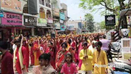 परसिया: परासिया: मैग्जीन लाईन में कलश यात्रा से देवी भागवत कथा शुरू, डीजे के शोर से मधुमक्खियां बिफरीं, बालक के कान में मक्खी घुसी
