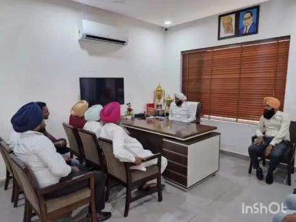 ਐਸਏਐਸ ਨਗਰ ਮੁਹਾਲੀ: ਪਿੰਡ ਮੋਟੇ ਮਾਜਰਾ ਦੇ ਵਾਸੀ ਵਿਧਾਇਕ ਦੇ ਦਫ਼ਤਰ ਵਿੱਚ ਮਿਲਣ ਆਏ