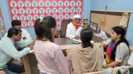 होशंगाबाद नगर: जिला भाजपा कार्यालय में सांसद ने किया जनसंवाद, अधिकारियों को दिए शिकायतों के निवारण के निर्देश