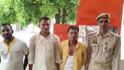 थाना खानपुर क्षेत्र के ग्राम मथुरा नागल में पड़ोसी के साथ झगड़ा कर रहे तीन ग्रामीणों को पुलिस ने किया गिरफ्तार