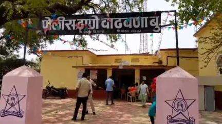 उदगीर: सुकणी जवळ २२ गोवंशाची वाहतूक करणारा कंटेनर वाढवणा पोलिसांनी पकडला,तिघांवर गुन्हा दाखल