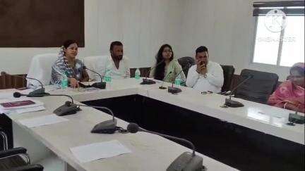 बलौदाबाज़ार: जिला पंचायत के सभाकक्ष में ग्राहक सुरक्षा एवं साइबर ठगी के प्रति जागरूकता सेमिनार कार्यक्रम आयोजित