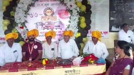 भूम: शहरातील बस स्थानकामध्ये एसटीचा ७७ वा वर्धापन दिन उत्साहात साजरा