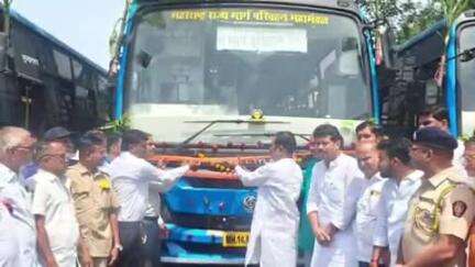 कंधार: बसस्थानक येथे मानव विकास अंतर्गत आमदार प्रतापराव पाटील चिखलीकर यांच्या हस्ते नवीन बसेसचा लोकार्पण सोहळा पार पडला