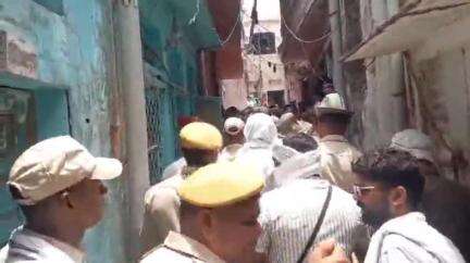 लाडपुरा: घंटाघर क्षेत्र में बिजली चोरी की सूचना पर KEDL के कर्मचारी पहुंचे, कई मकानों से हटाए अवैध कनेक्शन