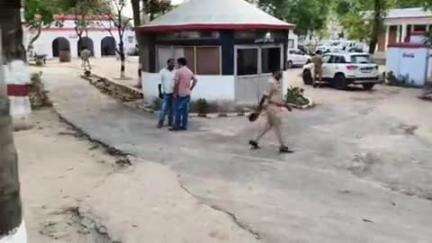 बलरामपुर जनपद में अपर पुलिस अधीक्षक विशाल पांडेय ने ललिया महराज गंज तराई, हरैया थाना का औचक निरीक्षण कर आवश्यक मताहतो को