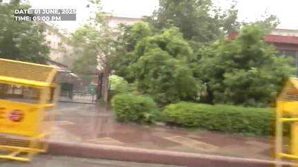 Delhi: Heavy Rain lashes parts of the city