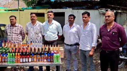 नागपूर शहर: दारूची तस्करी करणारा गुन्हेगार पाचपावली पोलिसांच्या ताब्यात,: प्रमोद सोनवणे सहाय्यक पोलीस निरीक्षक