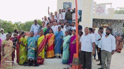 నర్సాపూర్: మాదాపూర్ లో మహాత్మా గాంధీ విగ్రహాన్ని ఆవిష్కరించిన కాంగ్రెస్ నేతలు