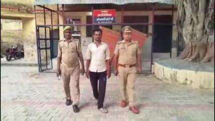 कासगंज: जान से मारने की धमकी देने के मामले में सोरों कोतवाली पुलिस ने वारंटी अभियुक्त को किया गिरफ्तार, न्यायालय में किया पेश