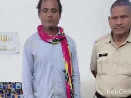 धमतरी: ग्राम कचना में एक व्यक्ति से 15 पौवा शराब बरामद, चौकी बिरेझर पुलिस ने आबकारी एक्ट के तहत की कार्रवाई