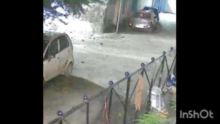 उज्जैन शहर: शास्त्री नगर में बदमाशों ने तोड़े कार के कांच, CCTV कैमरे में क़ैद हुई घटना; पुलिस ने शुरू की जांच