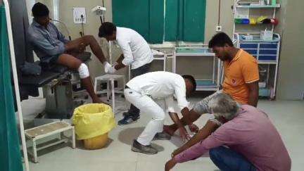 शाजापुर: जलोदा जोड़ पर तेज़ रफ़्तार कार की टक्कर से बाइक सवार दो युवक हुए घायल, जिला अस्पताल में उपचार जारी