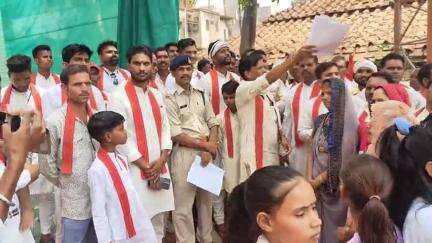जबेरा: चोपरा में गौ हत्यारो को गिरफ्तार करने की मांग को लेकर भगवती मानव कल्याण संगठन के कार्यकर्ताओं ने सोपा ज्ञापन #jansamsya
