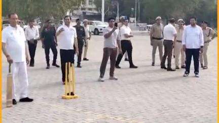 पलवल: खेल राज्य मंत्री गौरव गौतम ने हरियाणा CM नायब सिंह सैनी के साथ खेला क्रिकेट, वीडियो वायरल