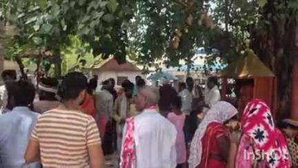 हुज़ूर: रीवा: संजय गांधी अस्पताल के हनुमान मंदिर परिसर में युवाओं ने जरूरतमंदों को कराया भोजन