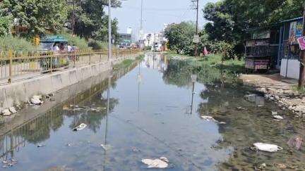 मुज़फ्फरनगर: MDA विभाग के द्वारा गलत नाले का निर्माण कराया जाने को पर परिक्रमा मार्ग की सड़कें बानी तालाब,जीना हुआ दुर्भर #jansamasya