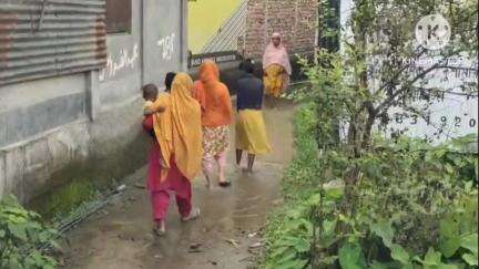 মাথাভাঙা ১: মাথাভাঙ্গা পচাগর গ্রাম পঞ্চায়েতের বাইস গুড়ি এলাকায় রাস্তায় জমে থাকে জল অসুবিধা সম্মুখীন এলাকাবাসীরা #jansamasya