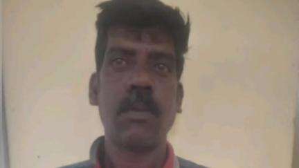 அரூர்: நடுவளவு கிராமத்தில் வன விலங்குகளை வேட்டையாட வைத்திருந்த இரண்டு நாட்டு துப்பாக்கி வைத்திருந்தவர் கைது அரூர் போலீஸ் விசாரணை