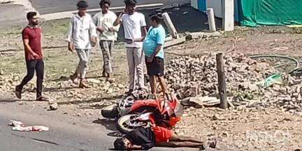 कुक्षी: टांडा में विद्युत ग्रिड के सामने अज्ञात वाहन की टक्कर से बाइक सवार घायल, विद्युत कर्मचारियों ने पहुंचाया अस्पताल