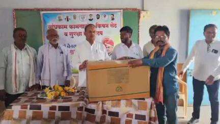 मलकापूर: उमाळी येथे आमदार चैनसुख संचेती यांच्या हस्ते बांधकाम कामगारांना किचन सेट व सुरक्षा किटचे वितरण