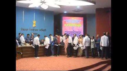 नागपूर शहर: प्रशासनाने नागरिकांच्या समस्यांचे तत्परतेने निवारण करावे : पालकमंत्री चंद्रशेखर बावनकुळे