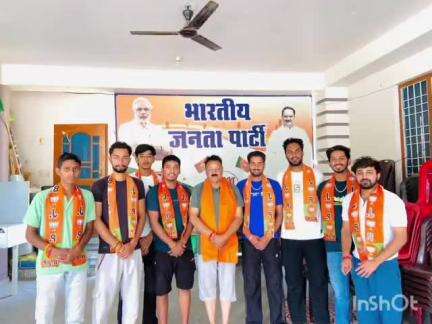 बल्ह: बल्ह में कांग्रेस को बड़ा झटका, कई कार्यकर्ता भाजपा में शामिल, गुटकर और बैहना से युवा नेताओं का भाजपा में प्रवेश