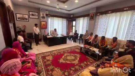 भवारना: डैहन के लोगों ने विधायक विपिन सिंह परमार के गृह कार्यालय में जाकर कांग्रेस छोड़कर भाजपा का दामन थामा